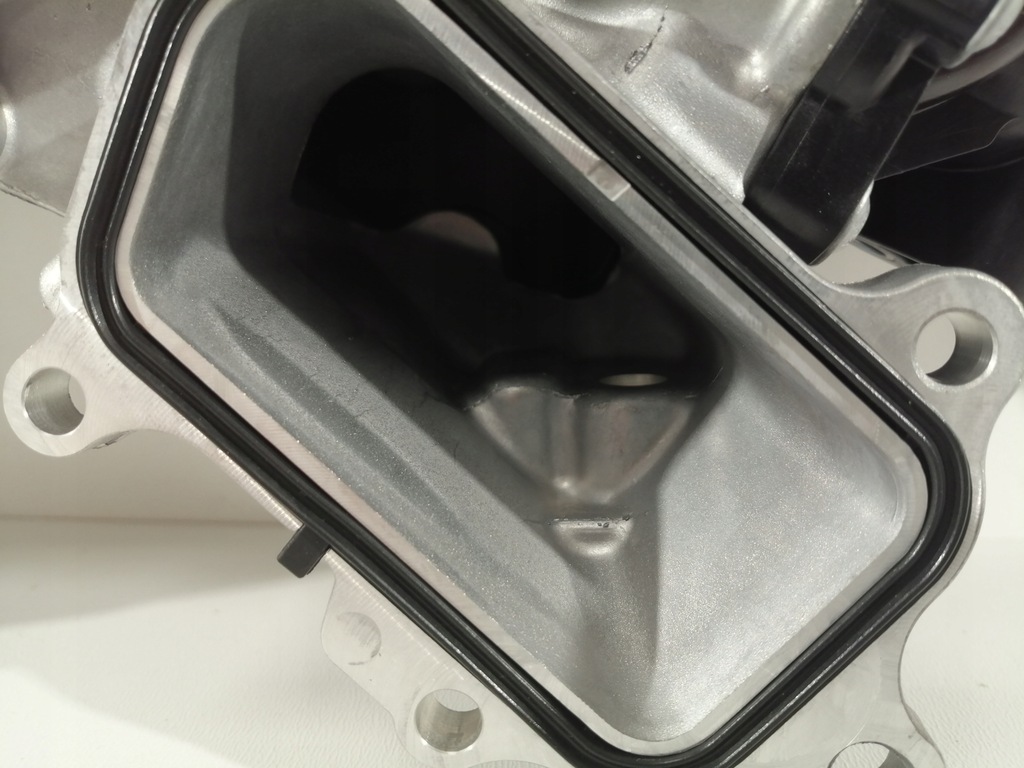 фото №9, Корпус термостат audi sq7 sq8 057121111aa