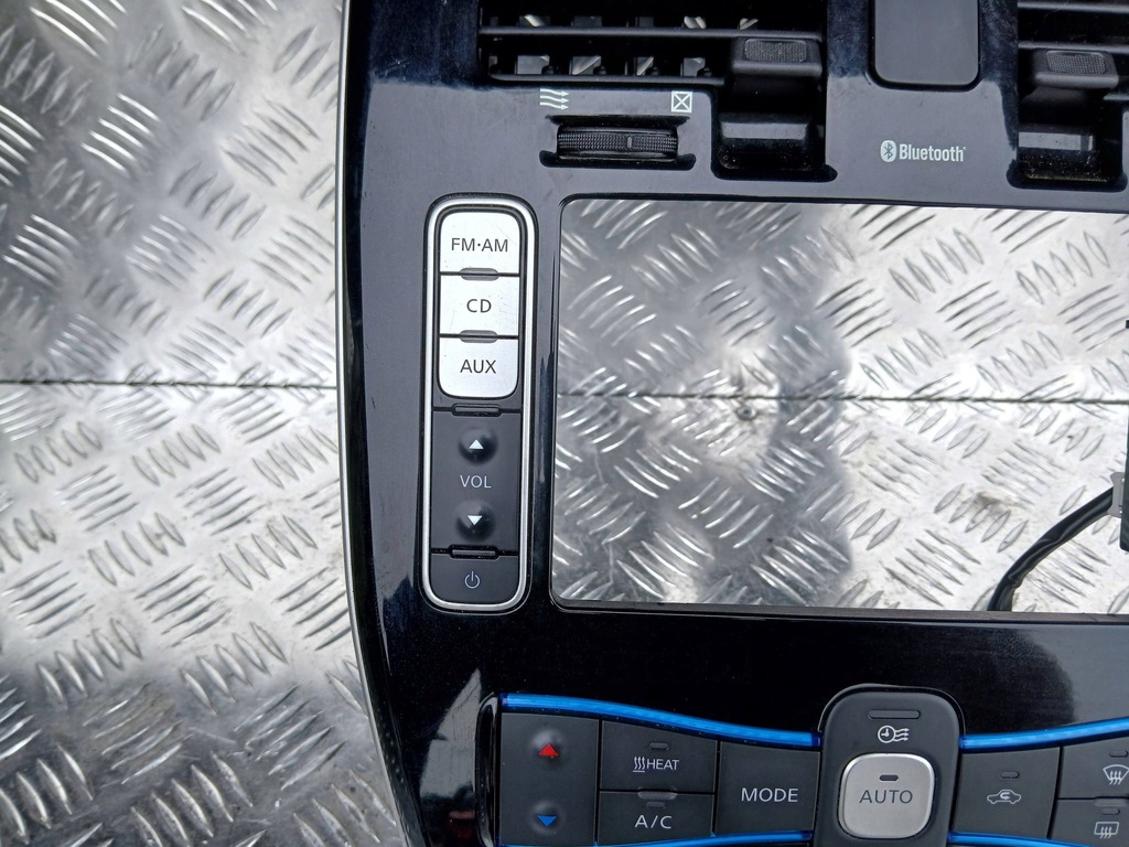 фото №7, Nissan leaf i ze0 панель средний решётка обдув рамка 682603nl0a 2015r