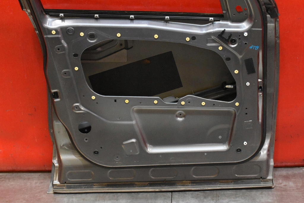 фото №15, Дверь левая перед передние серые land rover discovery 5 v sport 14-19