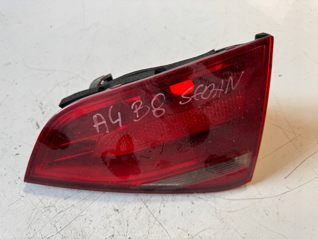 фото №1, Audi a4 b8 лампа правый задняя w крышка