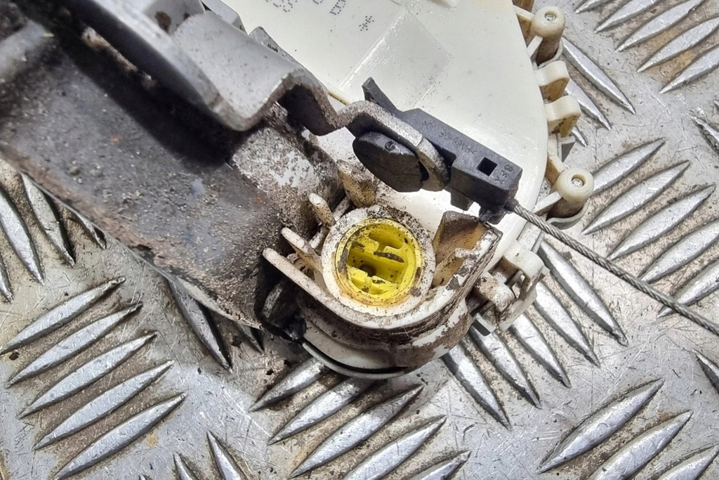 фото №8, Замок левых передних дверь seat altea 5p1 1p1837015b 1.2l бензиновый 77kw