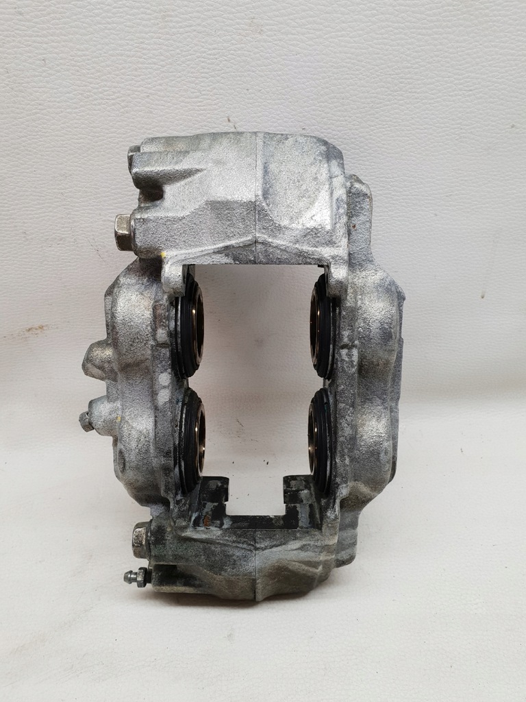 фото №5, Toyota hilux viii 2.4 суппорт тормозной левый перед