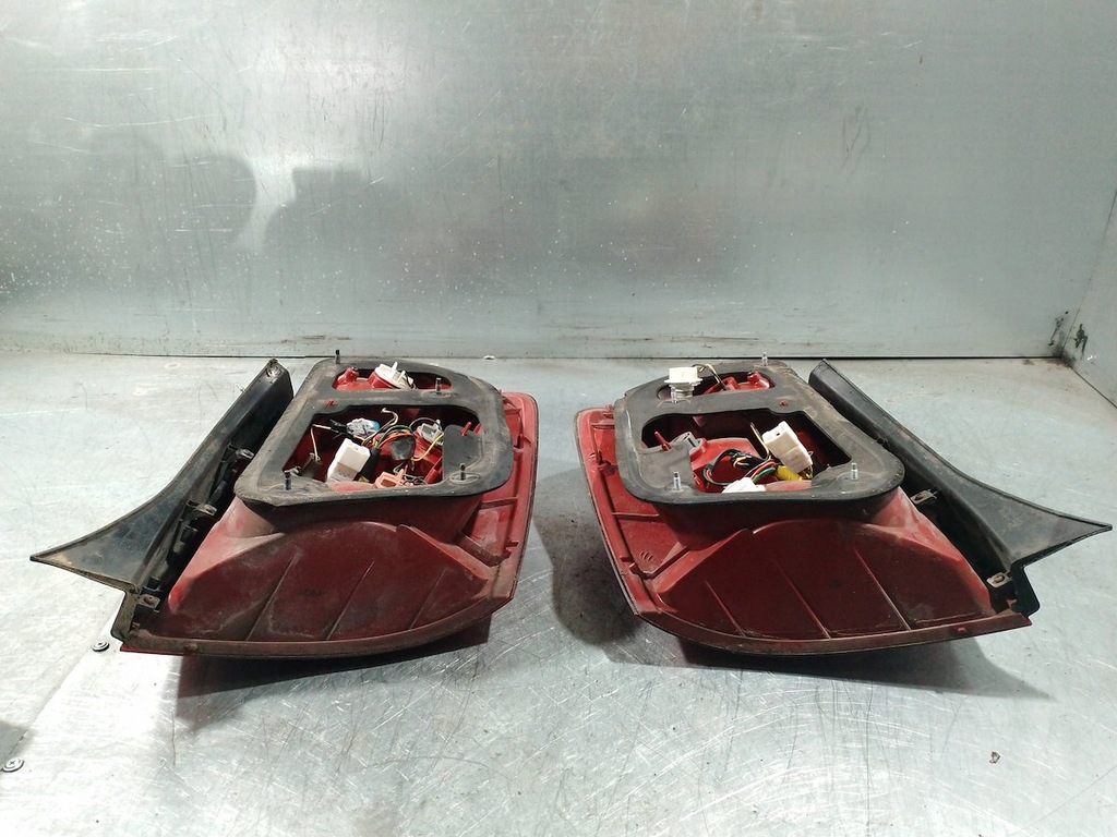 фото №7, Лампы задняя комплект kia cerato 2.0 crdi хэтчбек 92401-2f2