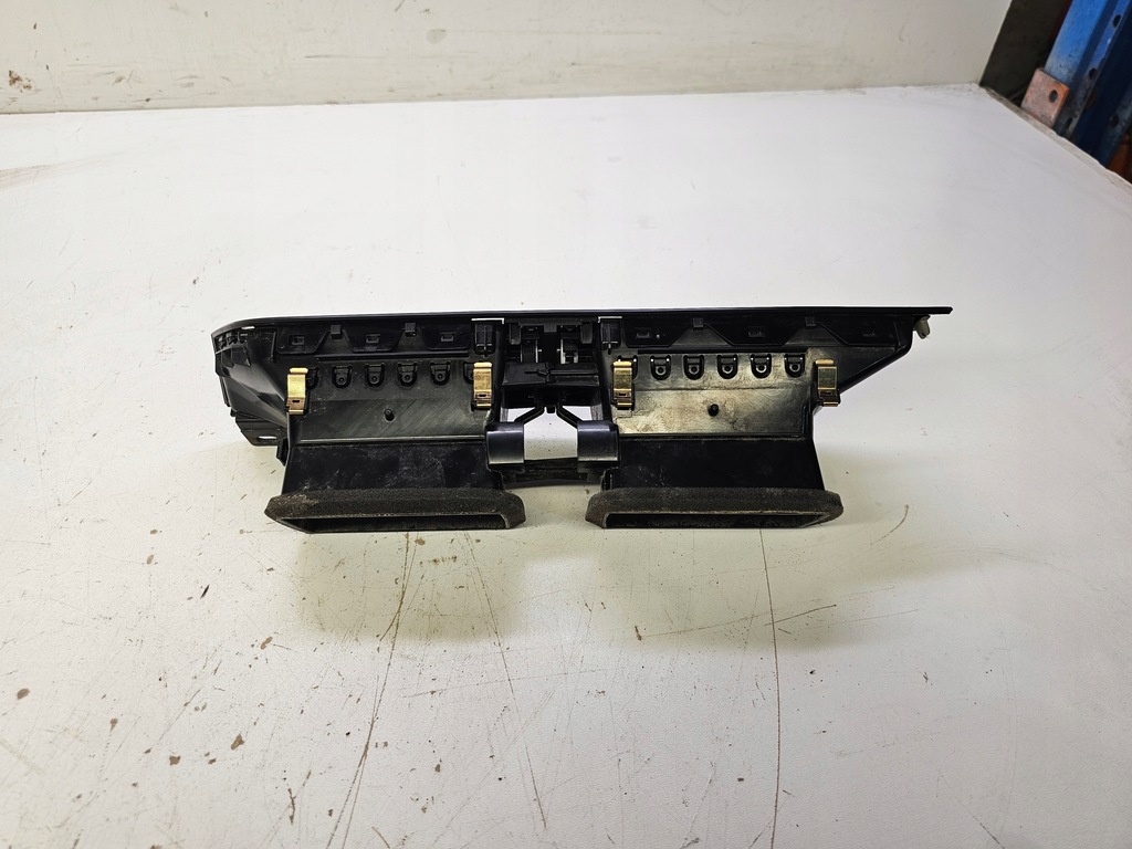 фото №7, Решётка обдув средняя audi q3 f3 83b820903 6ps