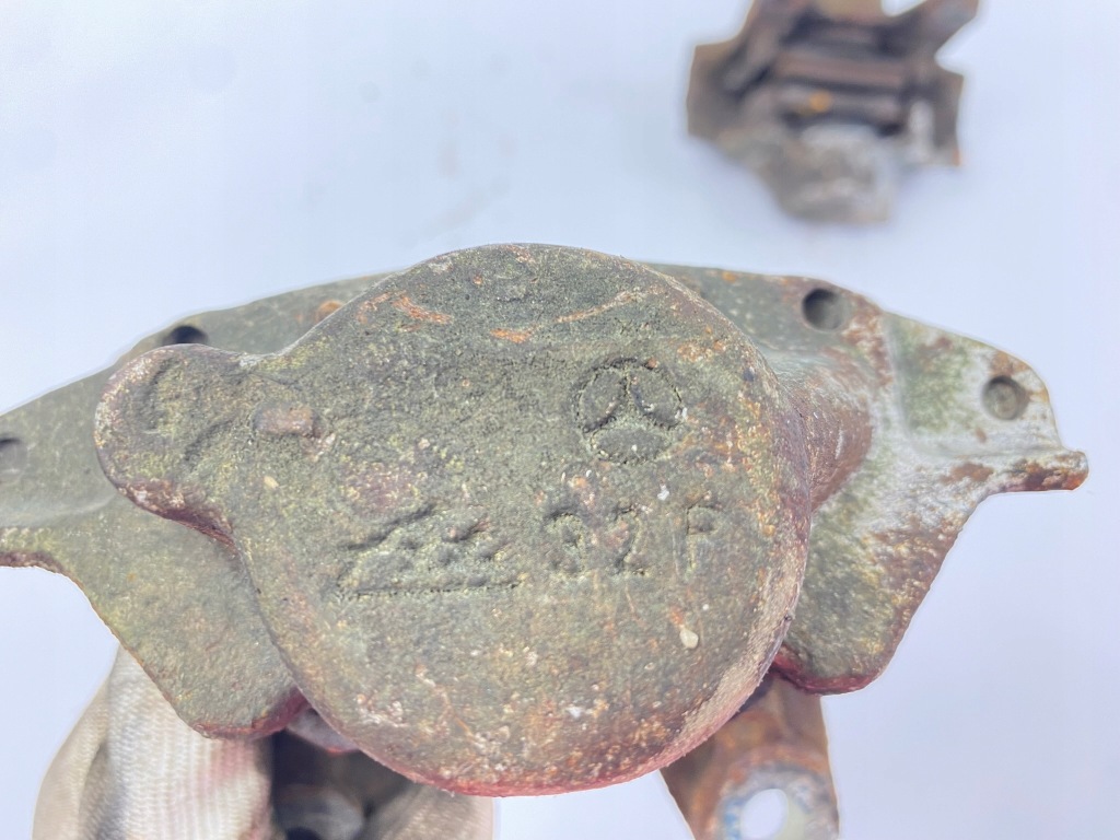 Купить Суппорты тормозные тормоза задние задний  комплект  правый левый тормозные колодки mercedes w124