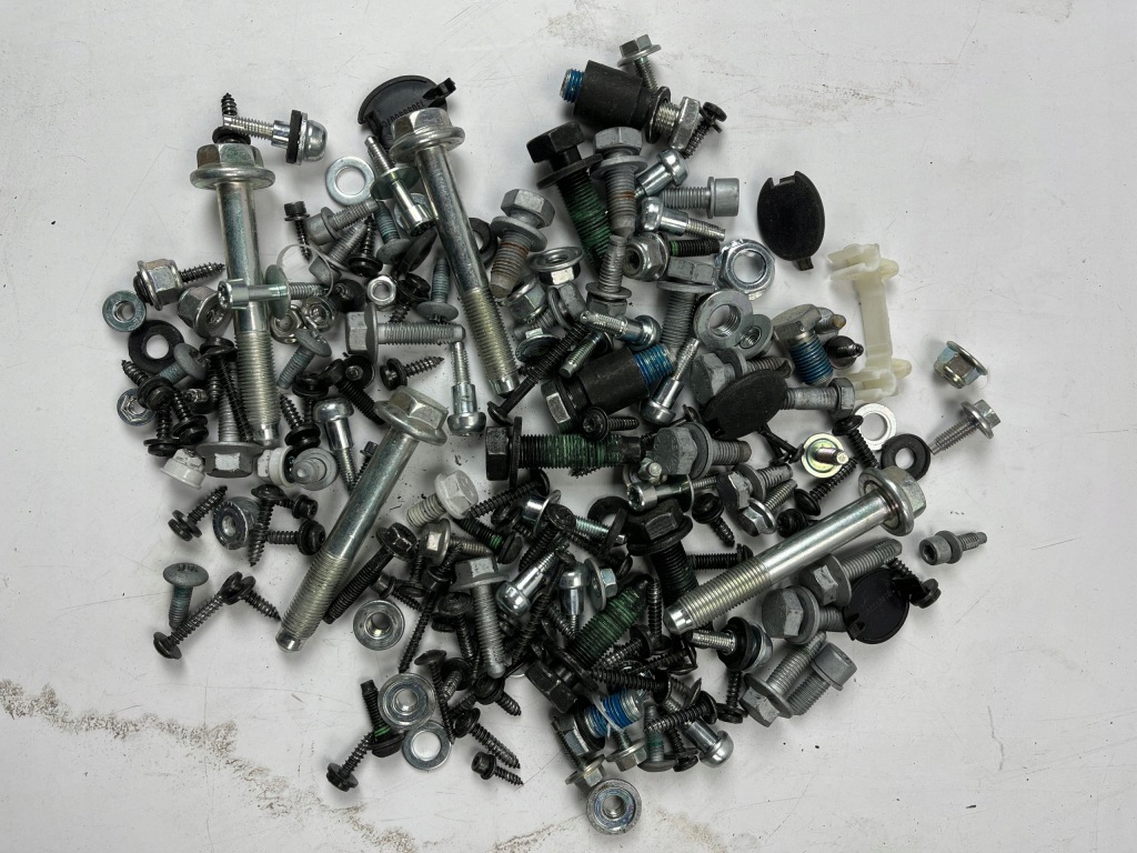 фото №2, Citroen jumper винтики внутренняя заглушки монтажные винты гайки комплект