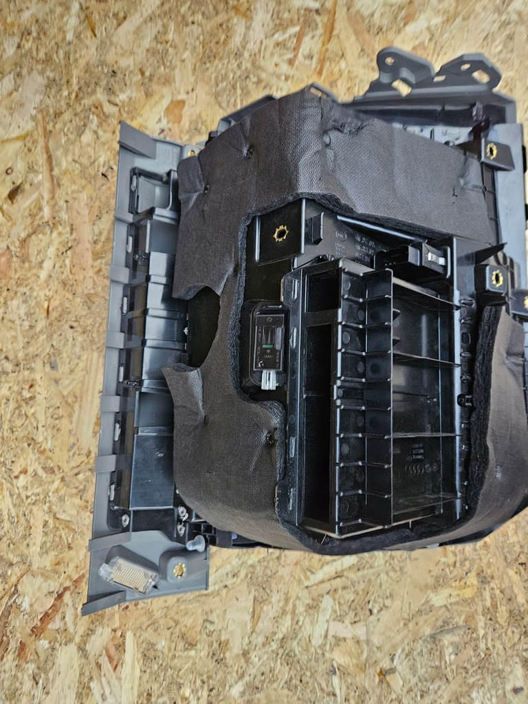 фото №11, Бардачок пасажира szary audi e-tron q8 4ke 4kl857035