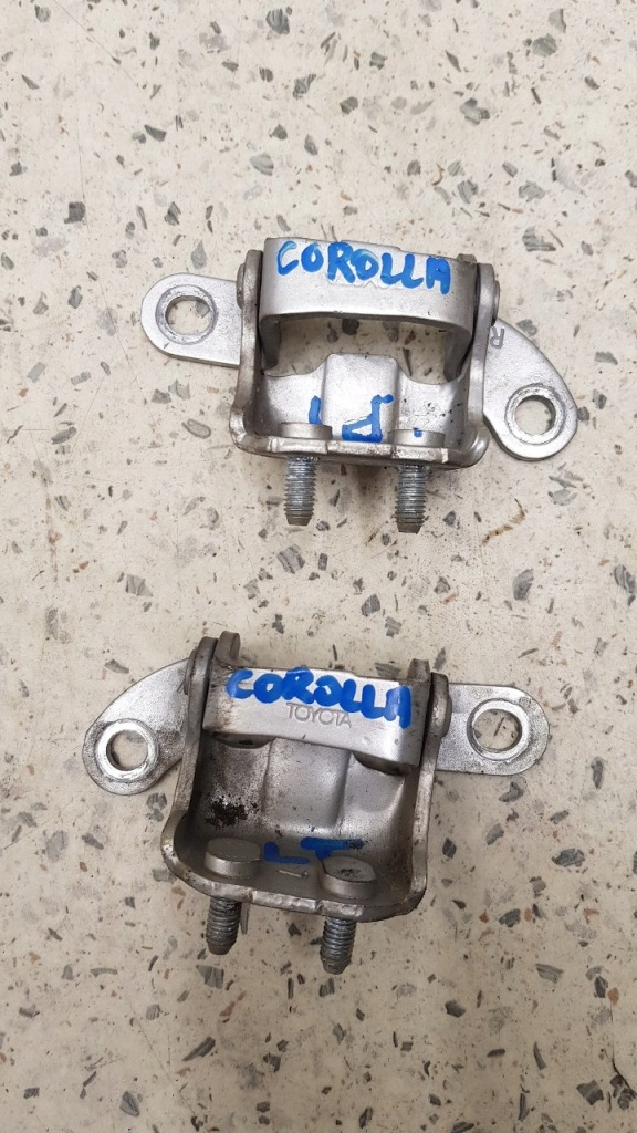 Петлі двері перед задній комплект  toyota corolla ix e12 Зі Шроту