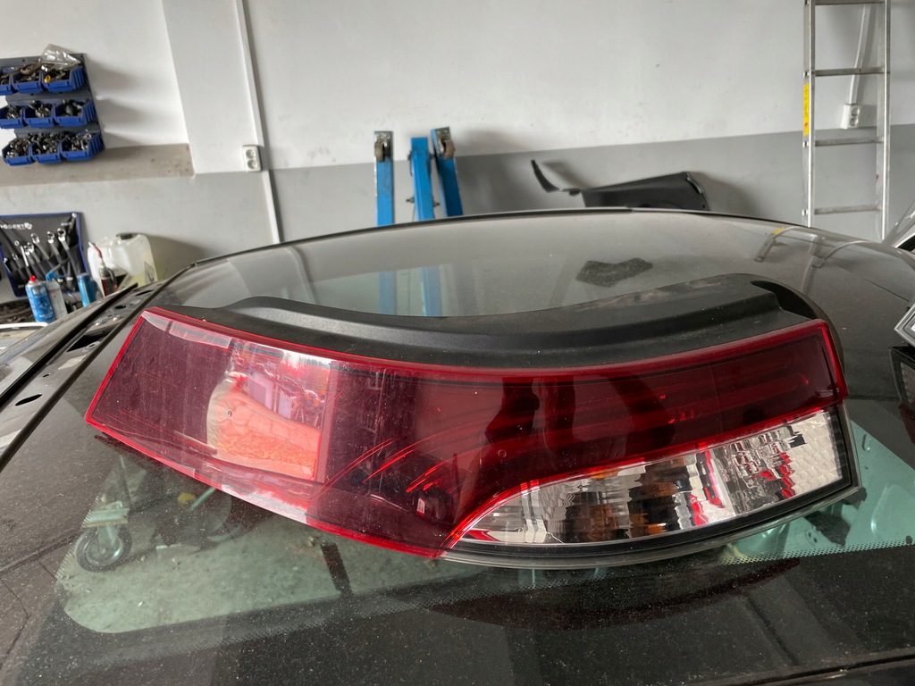 фото №1, Лампа megane iii cabrio tekng