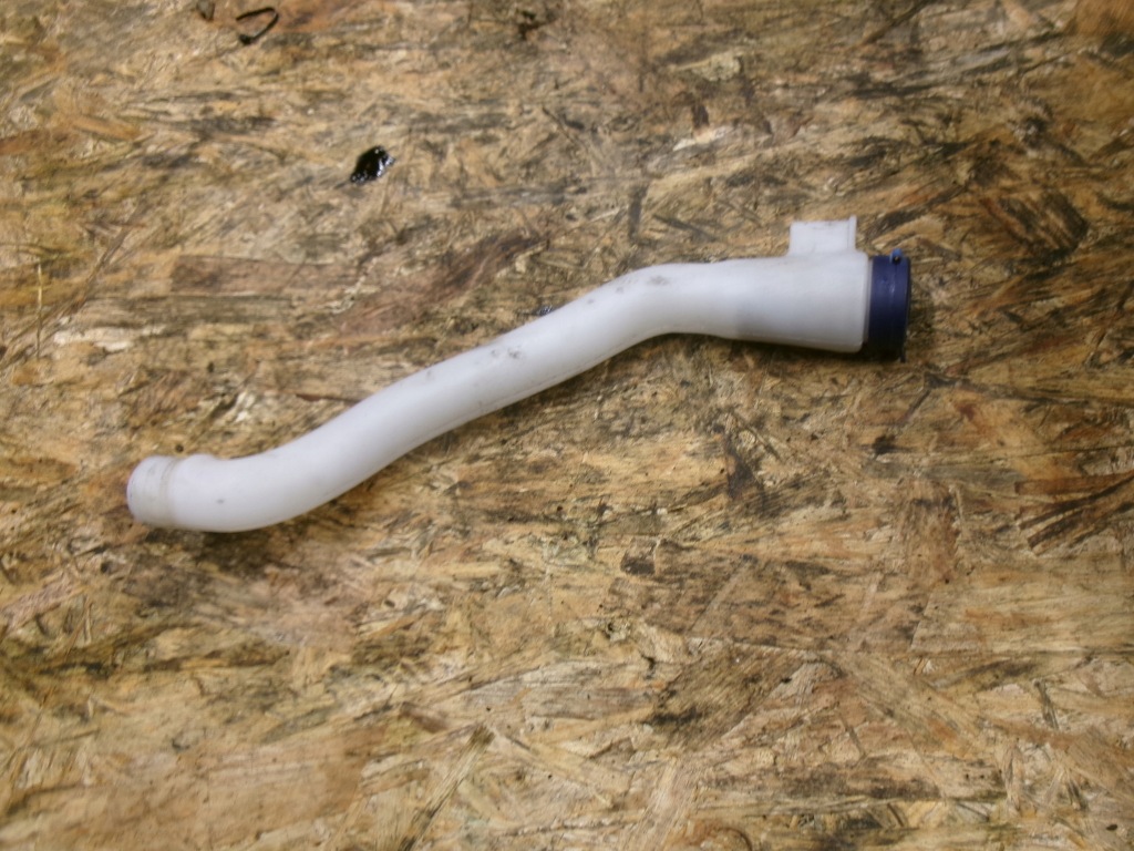 фото №1, Alfa romeo giulietta заливная горловина бачок омывателя