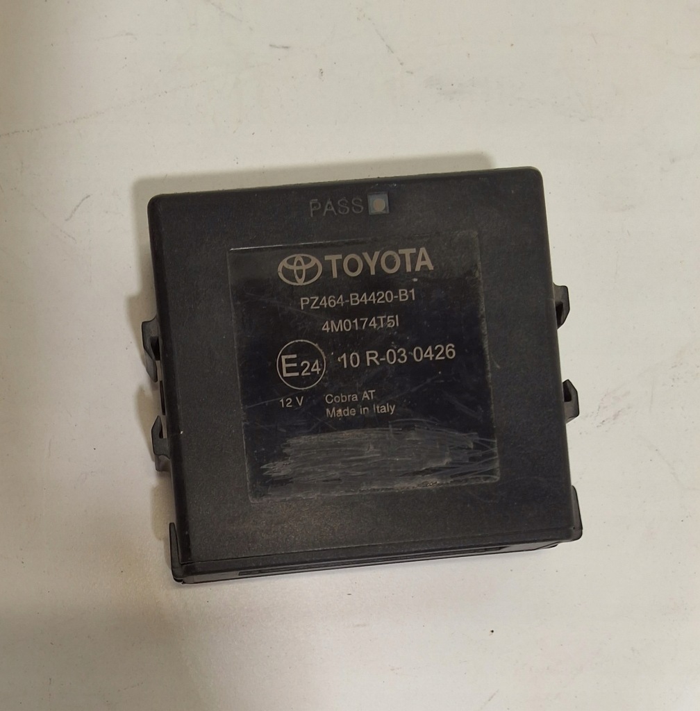 Купити Toyota urban cruiser 08-14 1.4 4d модуль паркування pz464-b4420-b1