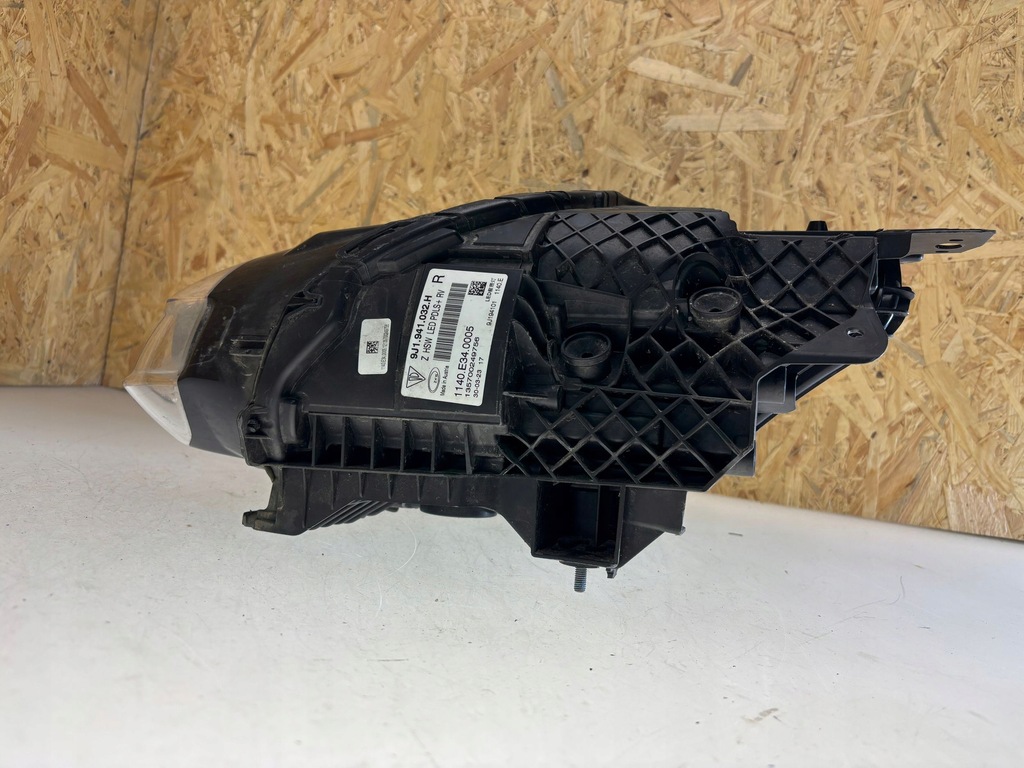 фото №8, Porsche taycan 9j1 2020 лампи передні