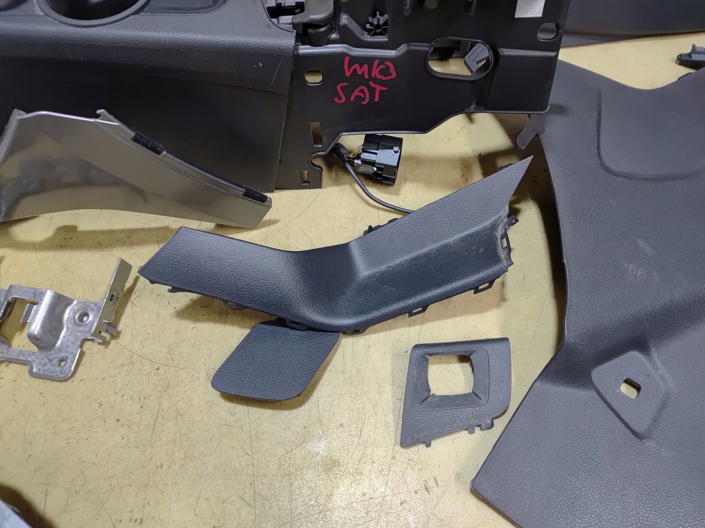 Focus mk3 подлокотник туннель средний 11-14 в Украине