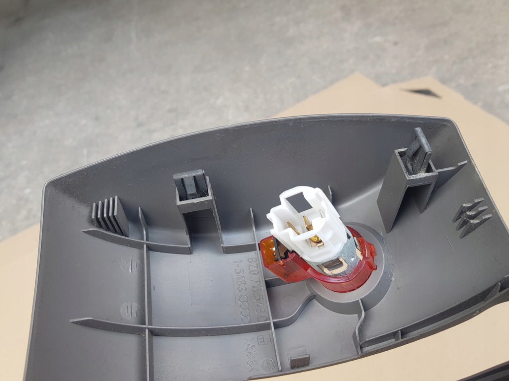 фото №9, Роз'єм прикурювача + захист ручного / audi a2 99-05 / 8z0711549c справні