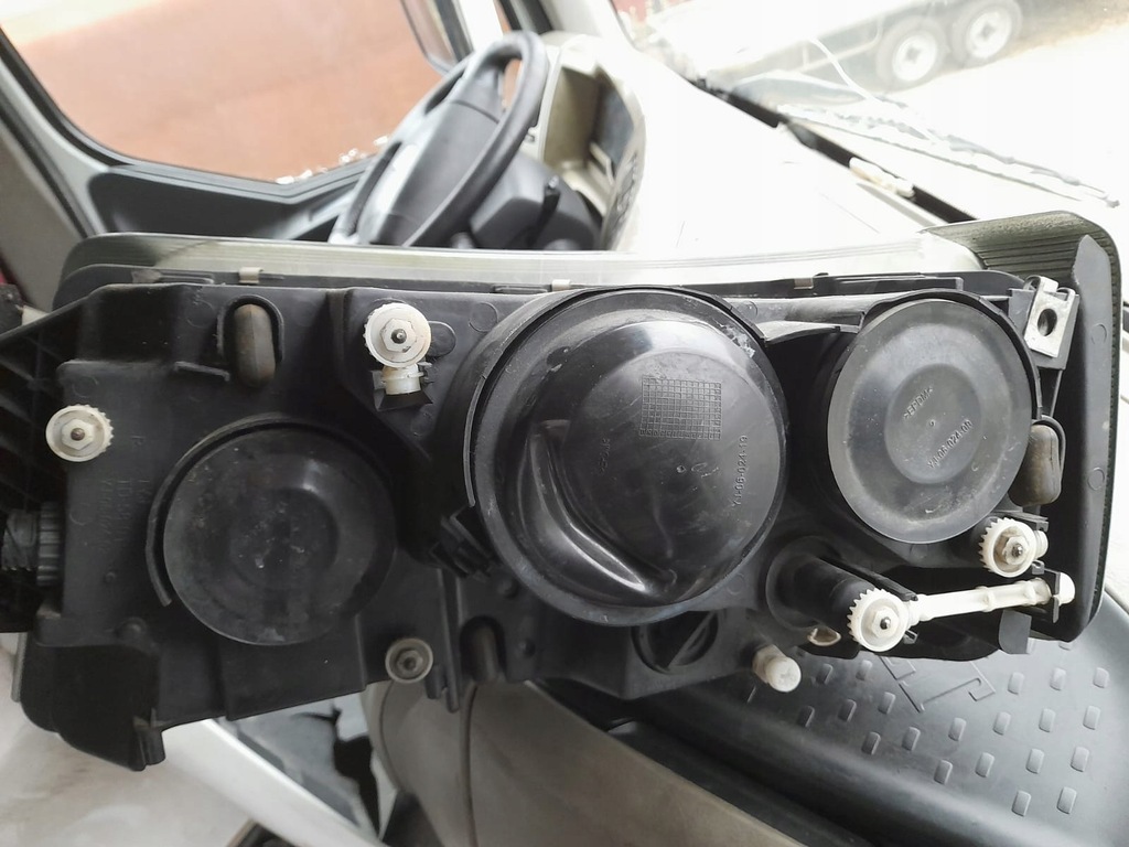 фото №1, Renault premium 380 dxi фара правый