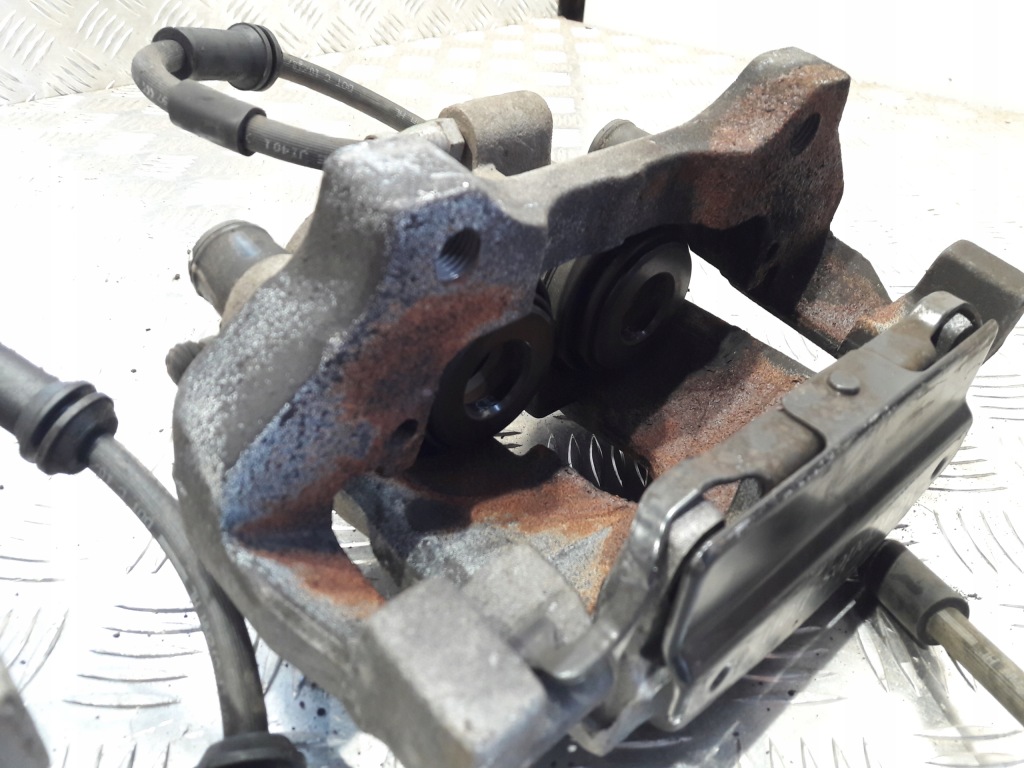 фото №10, Mercedes gle w166 суппорт тормозной перед