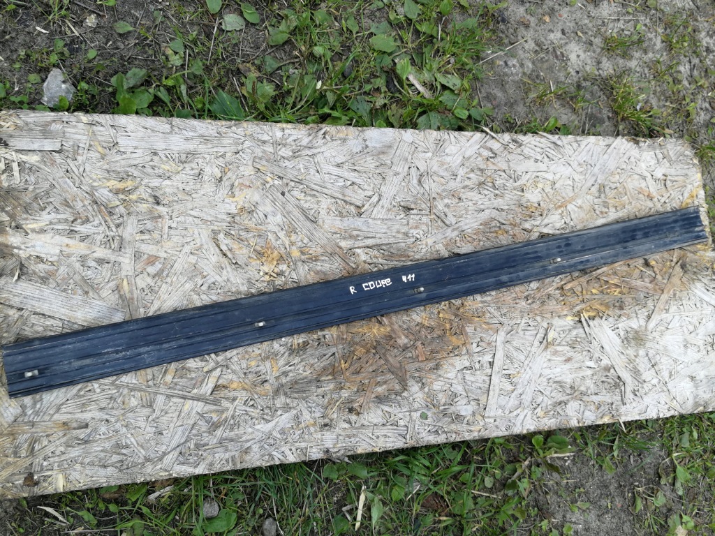 Молдинг правый  купе bmw e30 Оригинал