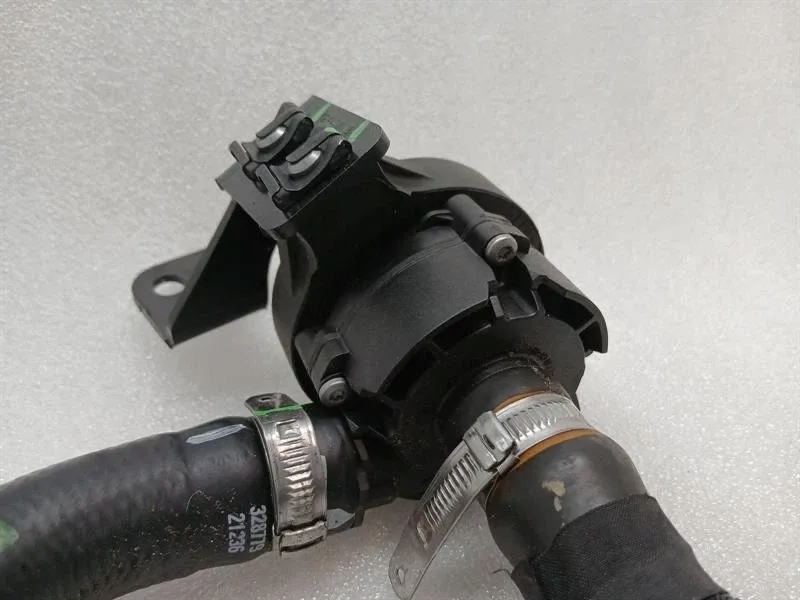 Дополнительная насос охлаждение ferrari roma f169 670002071 насос насоса жидкость ch с Разборки