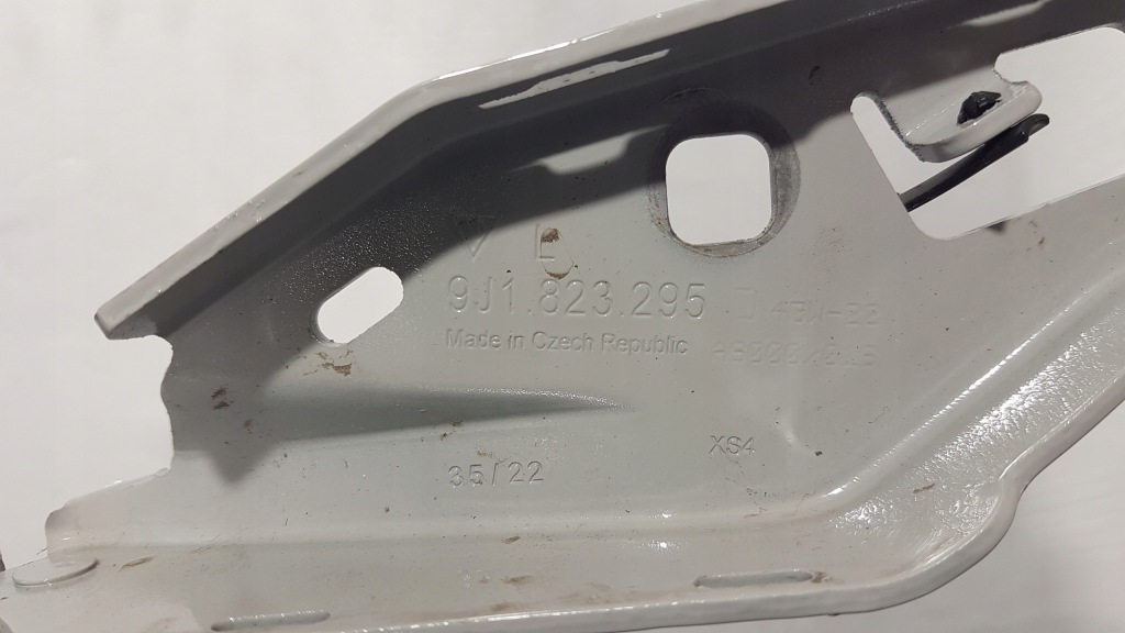 фото №4, Петля капот лівий porsche taycan 9j1