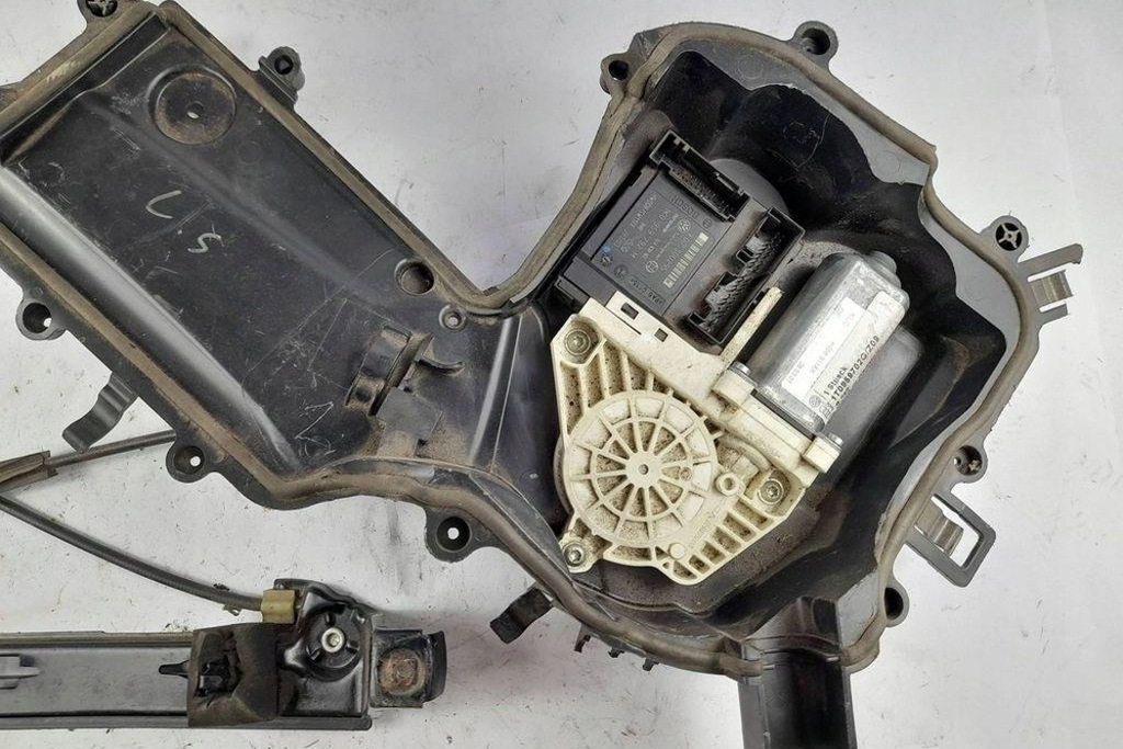 фото №7, Підйомник скло задніх лівих двері seat leon 1p1 1t0959702g 1.6l