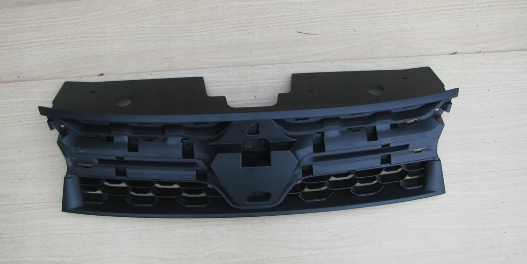 фото №1, Renault duster 17- решётка радиатора решётка радиатора оригинал