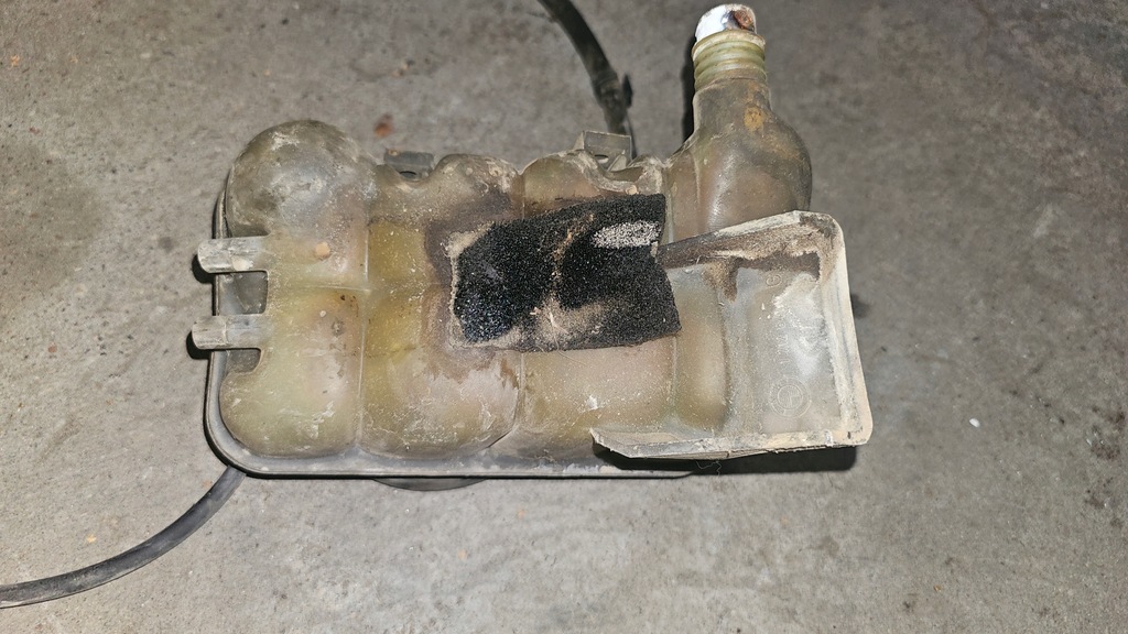 фото №4, Бачок расширительный с датчиком bmw e30