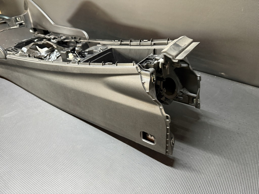 фото №3, Підлокітник alfa romeo giulia quadrifoglio 156121183