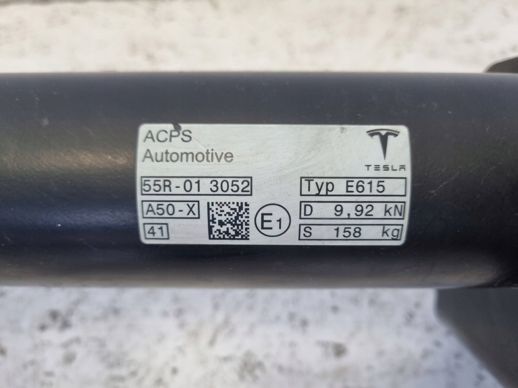 Tesla model y 2020- фаркоп  буксировочный в Украине