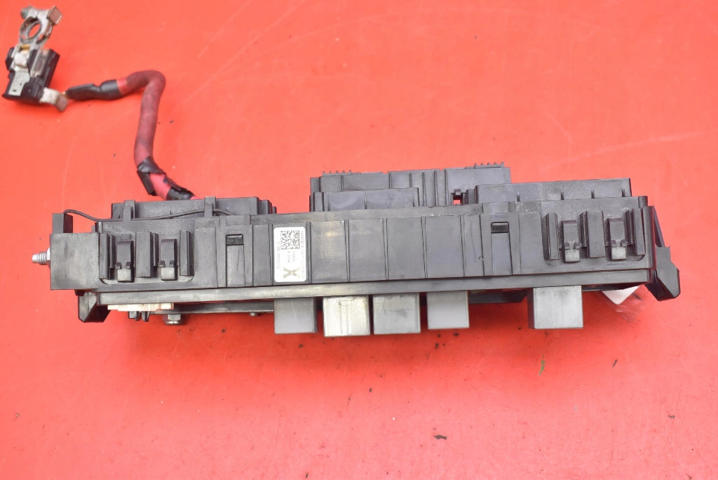 Коробка предохранителей 1034405-02-c tesla model x 90d 525 km 15-21 в Украине