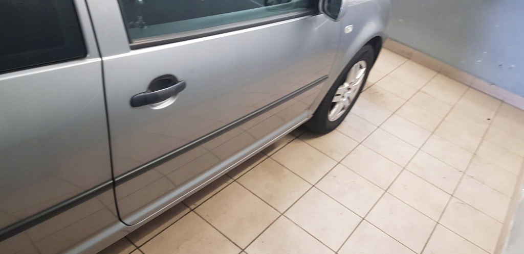 Купить Дверь правое  передок  vw golf iv цвет ld7v ld7u