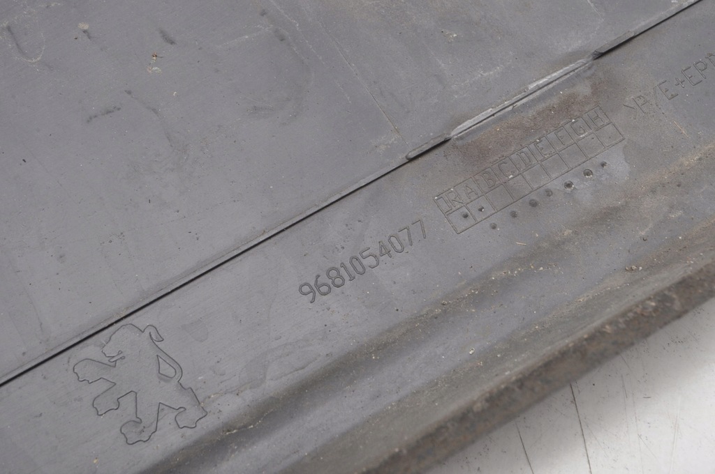 фото №7, Peugeot 207 молдинг бампера перед outdoor 9681054077