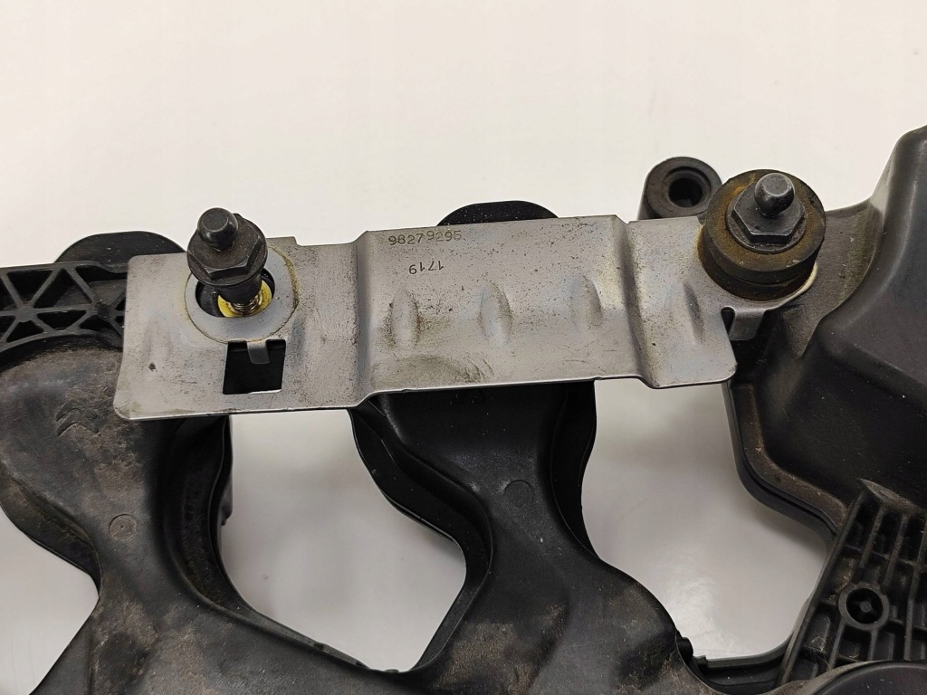 Кришка клапанів peugeot 5008 2 98279295 Недорого