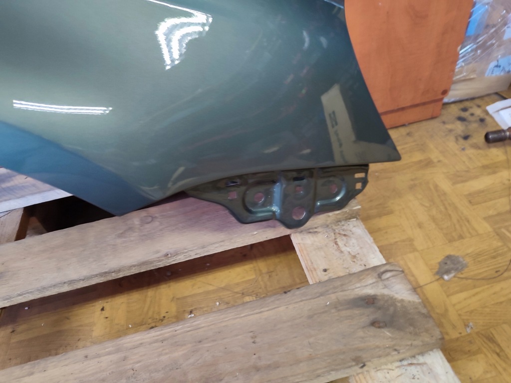 Крила праві перед volkswagen jetta 2005-2010 la6q Зі Шроту