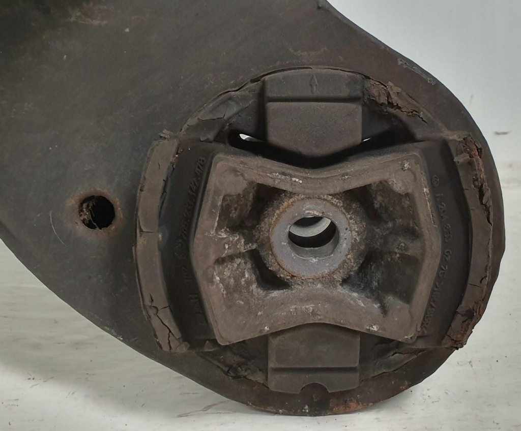 Подрамник подрамник балка подрамник задний  mercedes w207 Оригинал