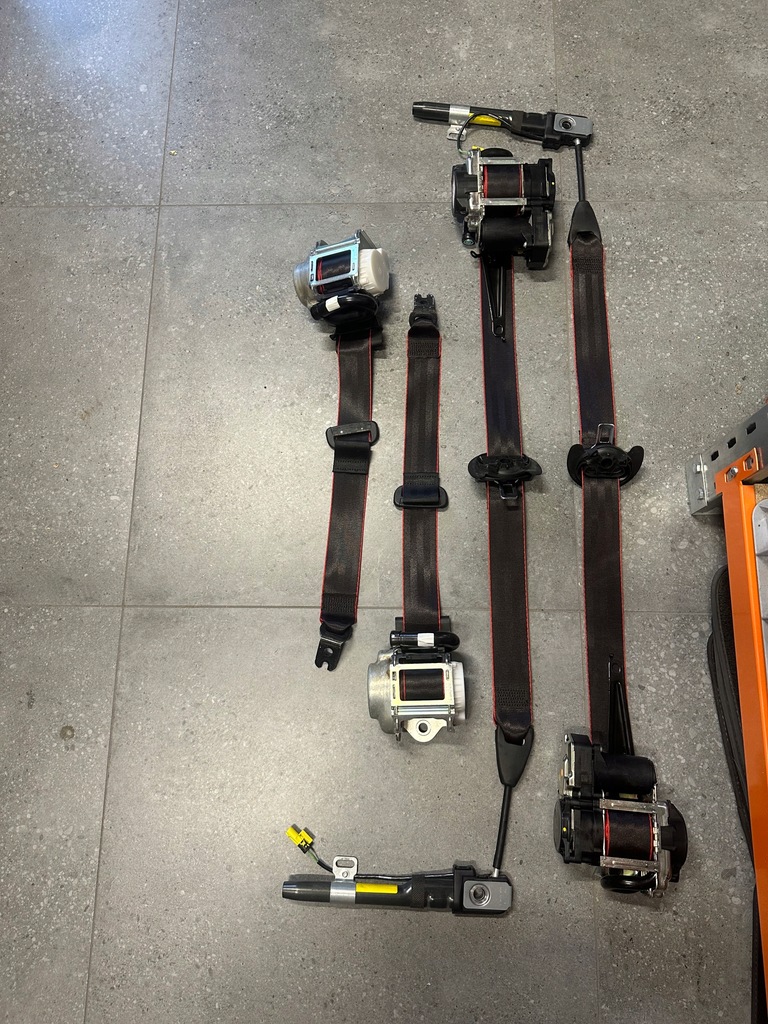 фото №9, Pas ремені безпеки перед задня q3 rsq3 83a оригінал idealne czerwona nić