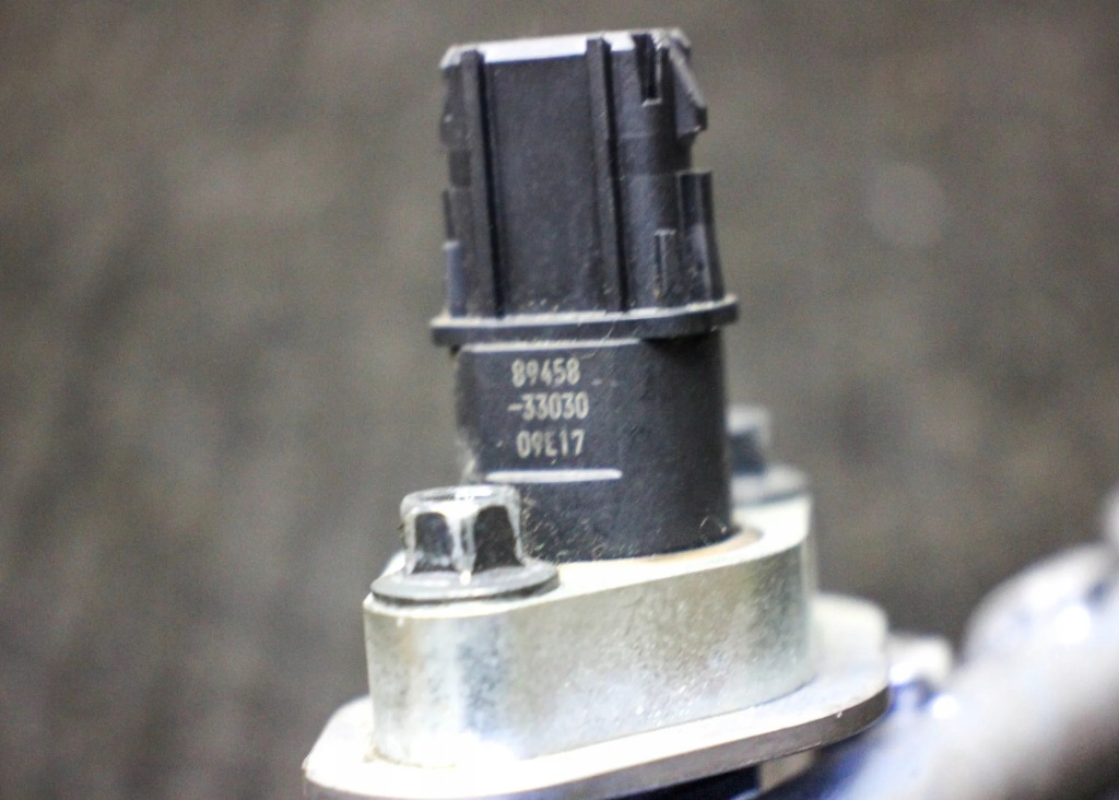 Молдинг впрыскная toyota corolla trek 8945833030 33154799 2.0l 130kw 2022 Цена