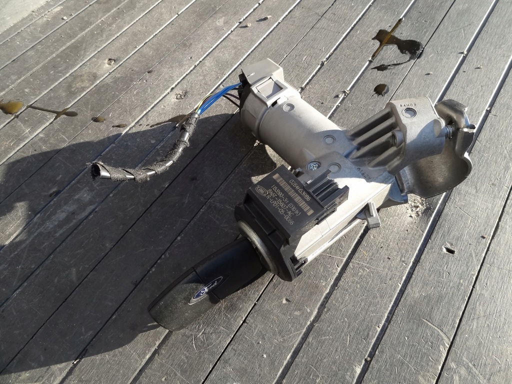 фото №1, Ford tourneo courier 14 1,6 tdci замок зажигания ключ