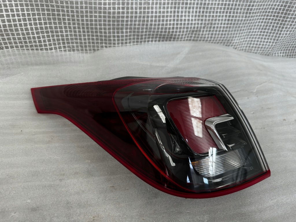 Купити Opel crossland x 17- ліва задня лампа