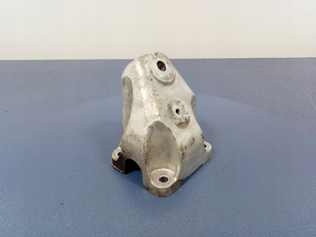 фото №1, Volkswagen оригинальный номер 3d0199308ak phaeton кронштейн двигателя