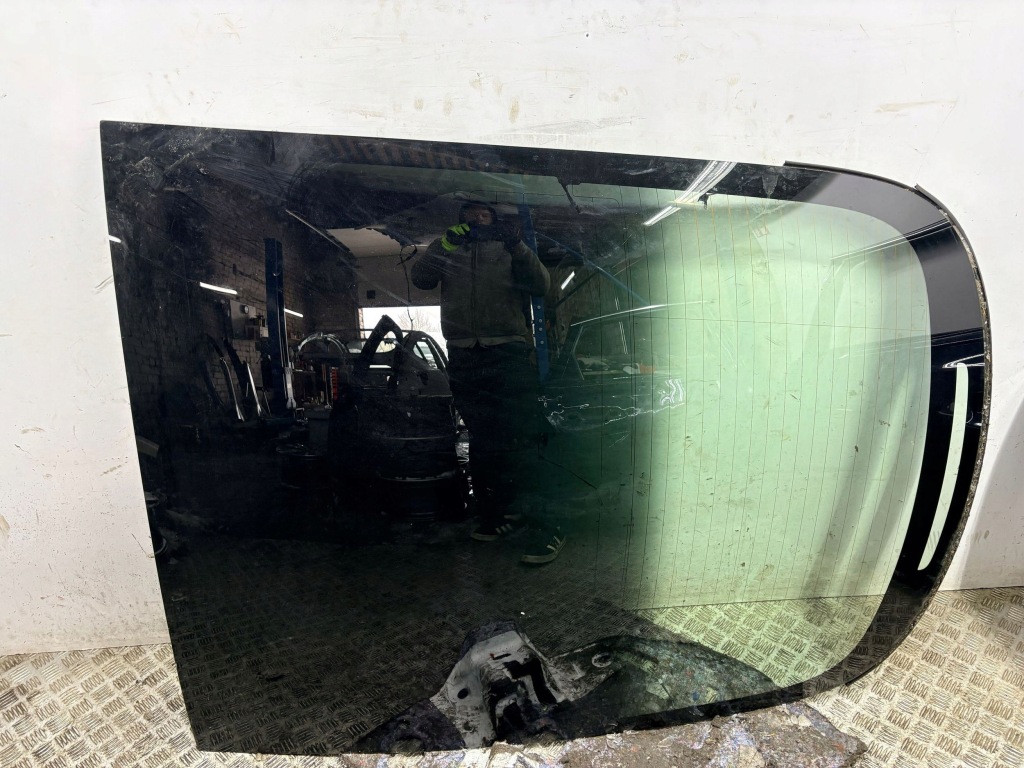 Стекло задняя tesla model 3 Киев