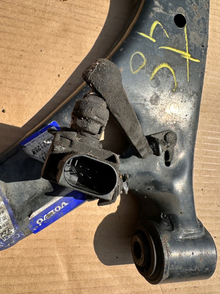 фото №4, Volvo xc40 рычаги передние комплект