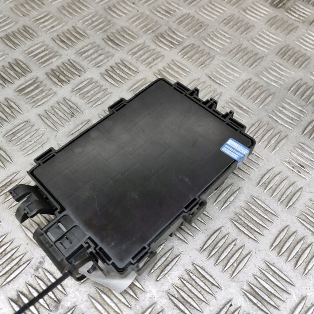 Tesla model x 2018 рамка / модуль запобіжників Ціна