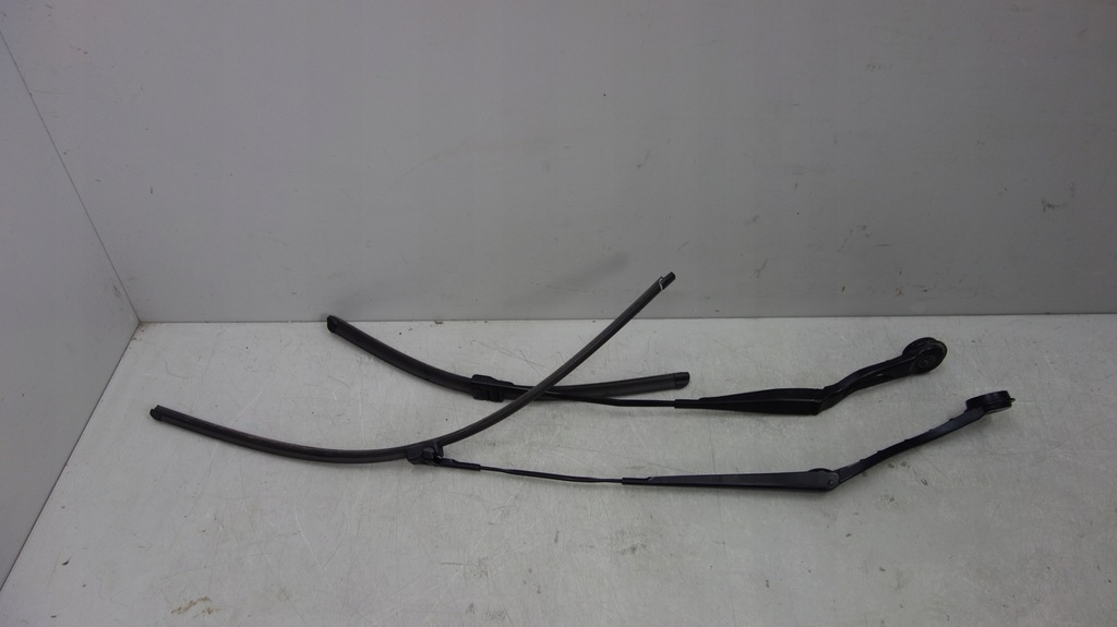 фото №1, Bmw i3 i01 рычаг wyecieraczek комплект