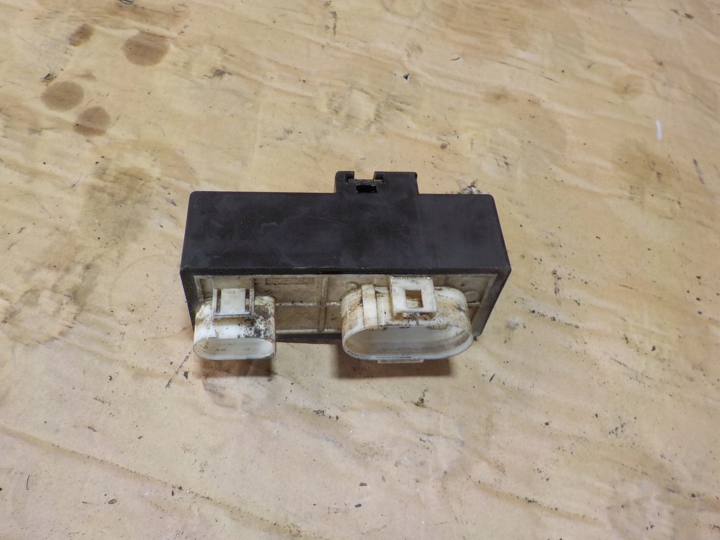 фото №4, Octavia i 1.9 tdi 1999 блок управления вентилятора