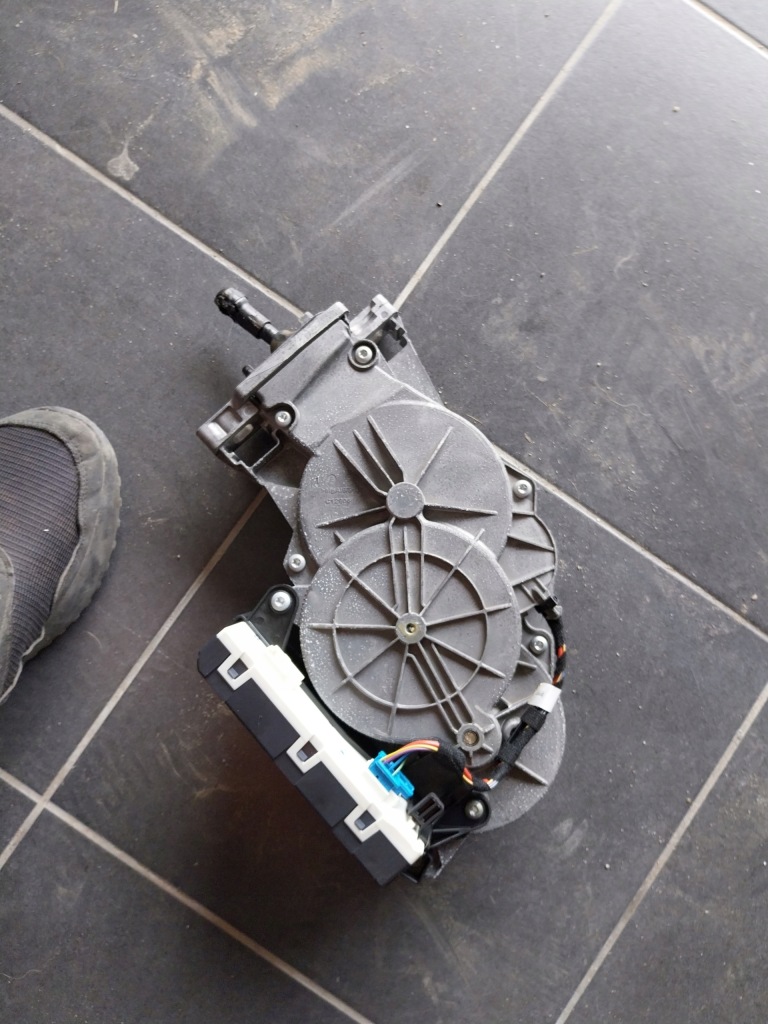 фото №1, Mercedes x253 w253 glc механизм крышки багажника модуль привод