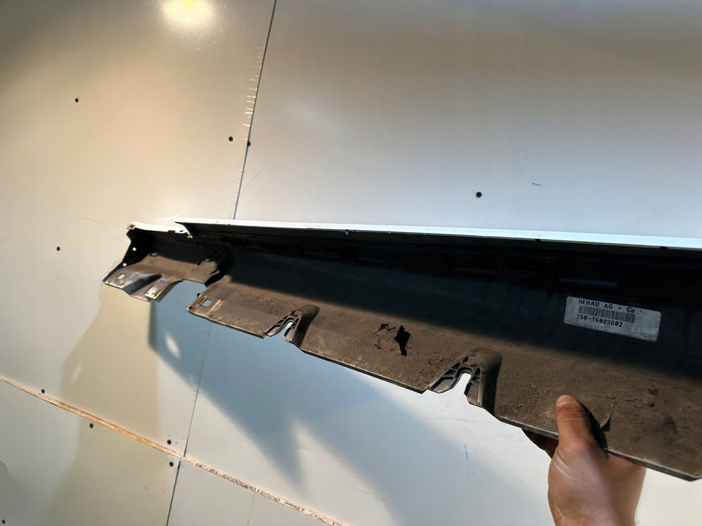 фото №10, Merc c-klasa w205 amg coupe молдинг порог правая