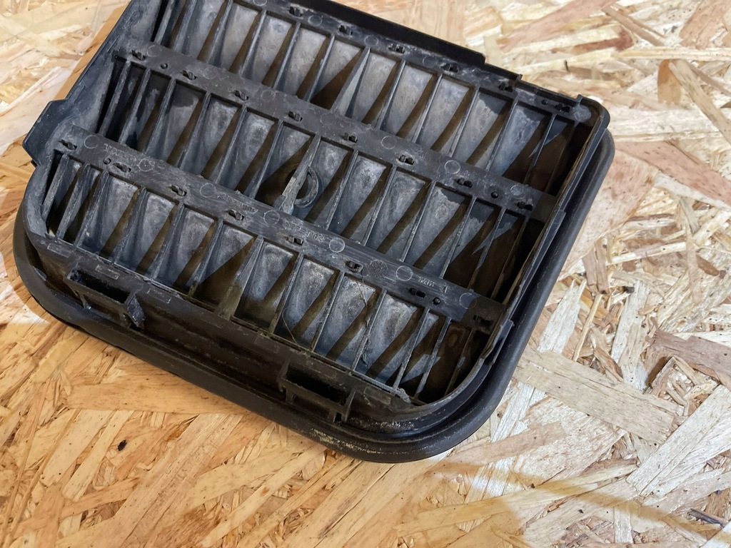 фото №8, Volvo s60 2002 з задній решітка вентиляційна pod бампером заднім