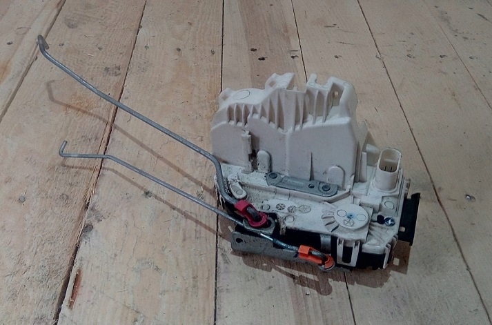 фото №1, Jeep grand cherokee wk2 замок дверь левый перед eu