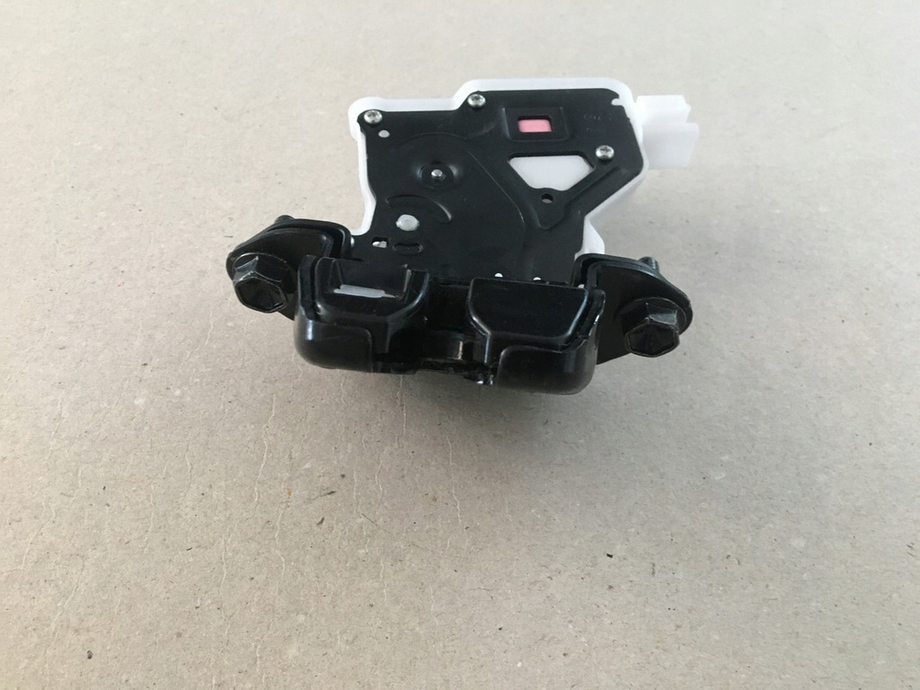 фото №4, Nissan leaf ii 2 2017- 17- замок крышки багажника 4 контакты