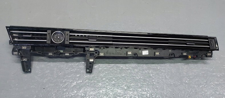 фото №1, Vw passat b8 arteon решётка обдув средняя piano